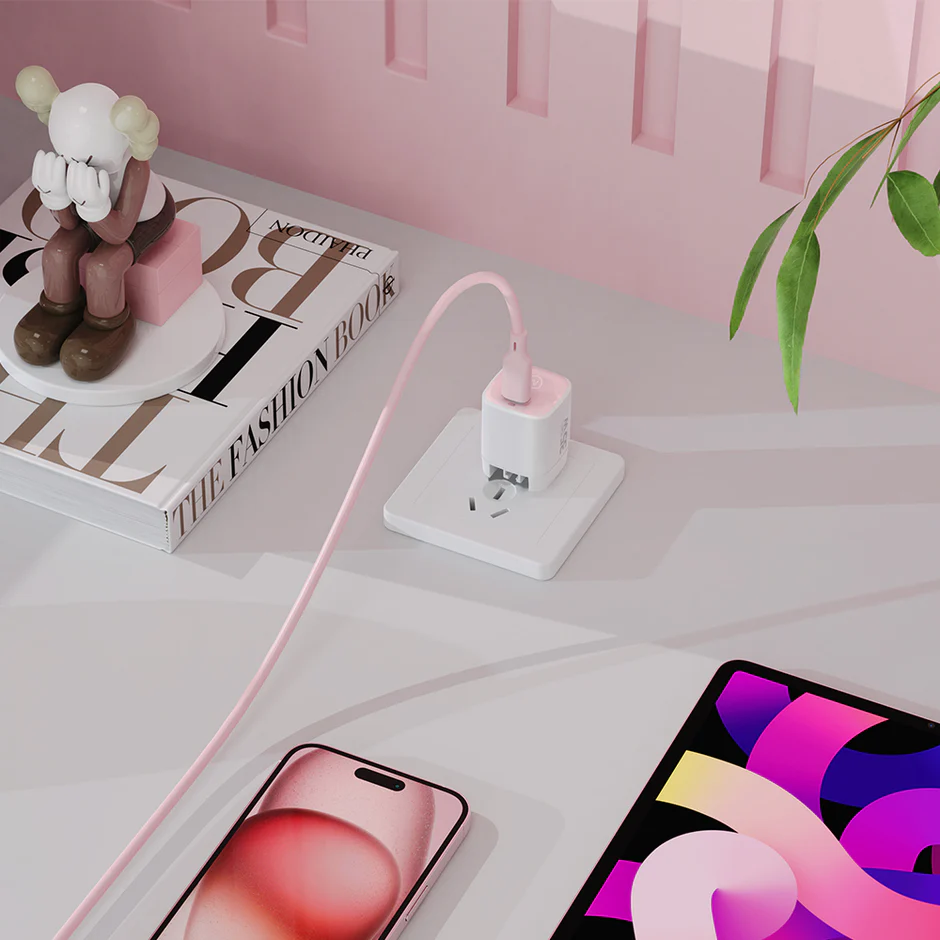 USB-C Universal Wall Charger (MWC-135) - Image 3